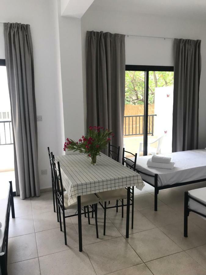 Athinas Court Apart otel Pafos Dış mekan fotoğraf